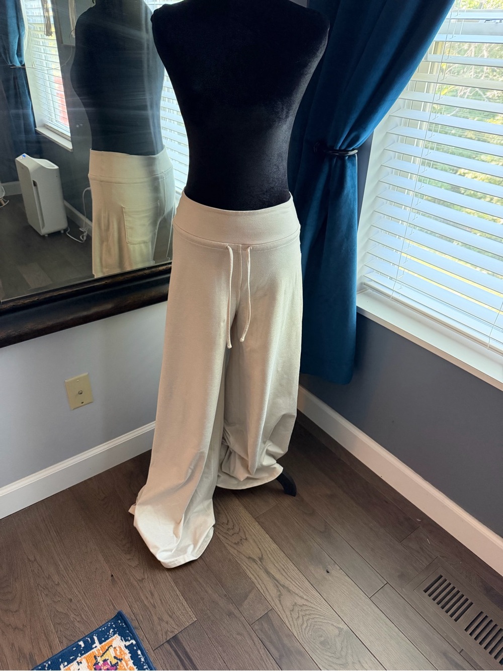Old Navy Wide-Leg Drawstring Lounge Pants — Cream